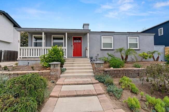 Building Photo - Crown Point 4Bed 3Bath (2 Primary suites) ...