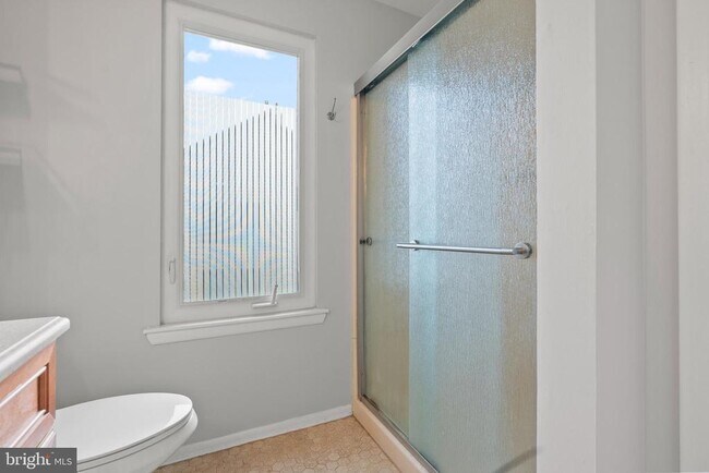 Building Photo - 4820B Aberdeen Dr