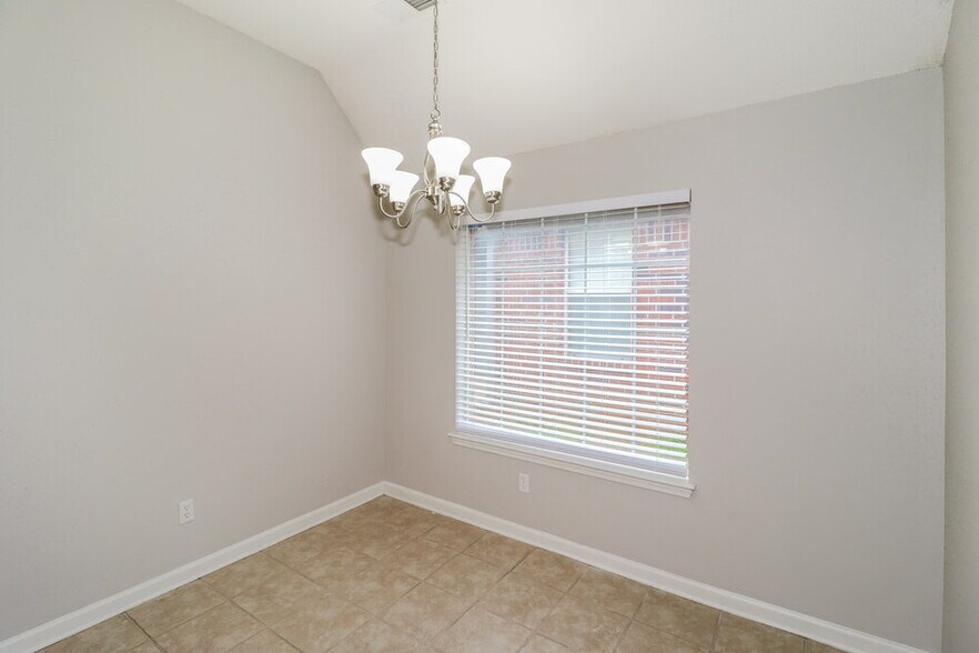 Building Photo - 10095 Cross Hill Dr