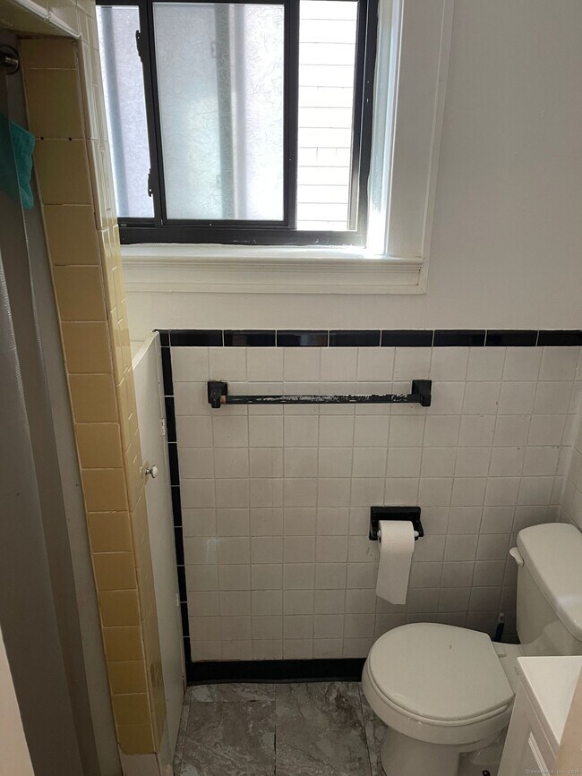 Building Photo - 644 Orange St