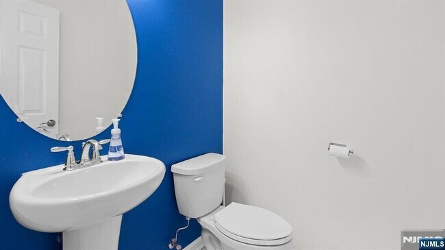 Building Photo - 54 Landmark Ln