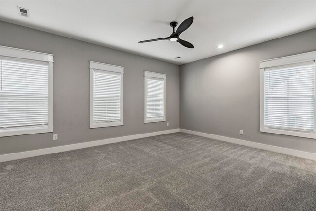 Building Photo - 633 Village Way