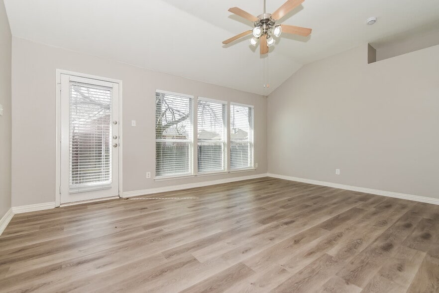 Building Photo - 321 Rustic Grove Ln