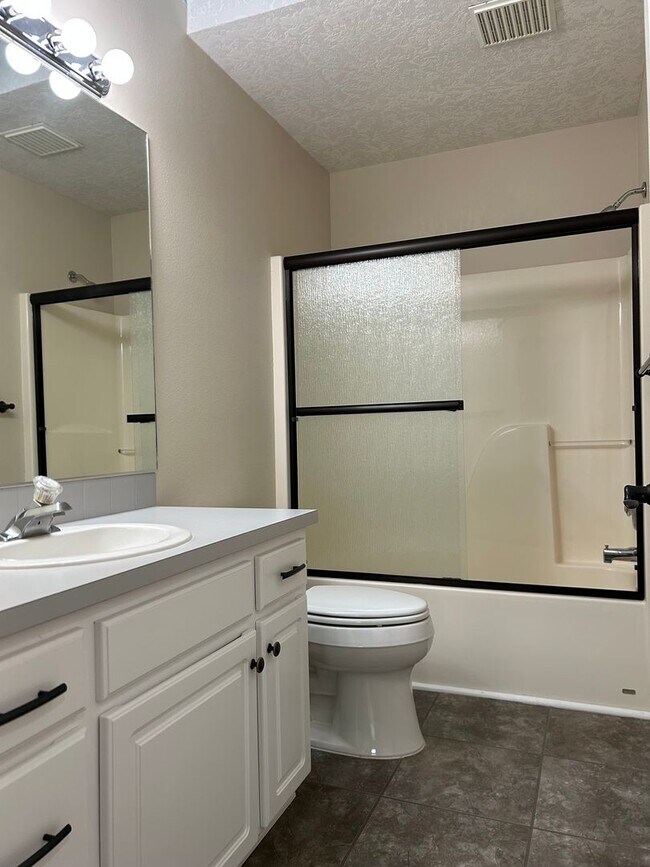 Building Photo - Beautiful Single Family Home in N. Keizer