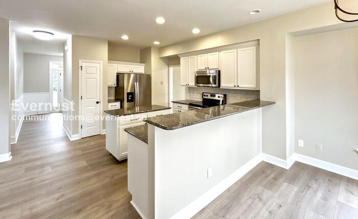 Building Photo - 1112 Clairmonte Dr