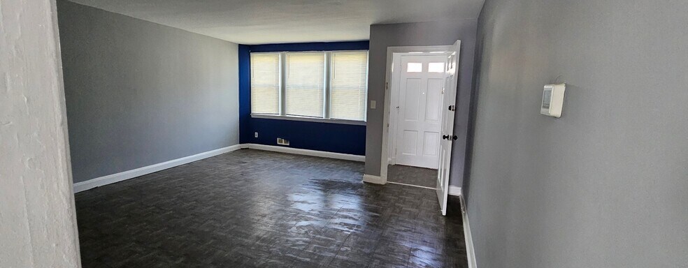 Building Photo - 1505 Medford Rd