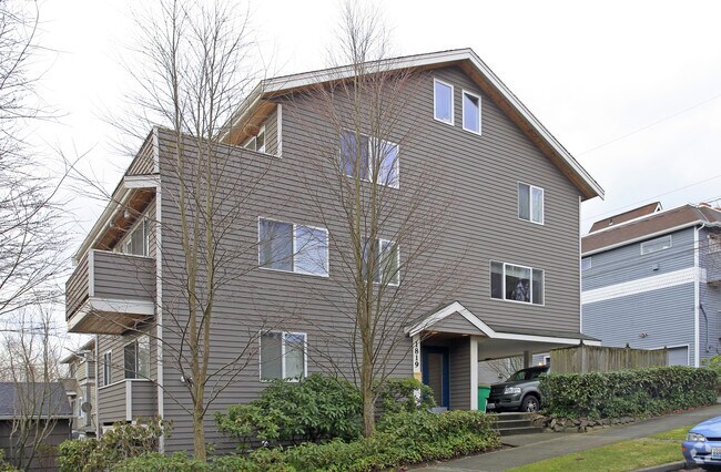 Building Photo - East Vista