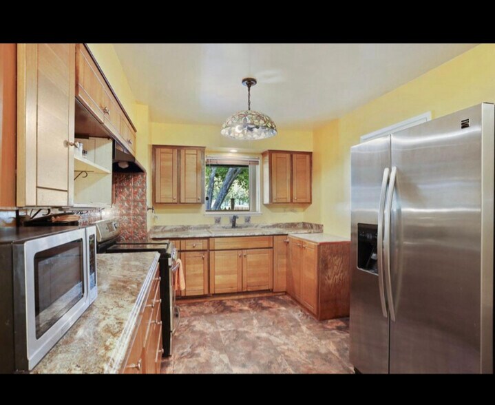 Building Photo - 2025 Ellison Dr