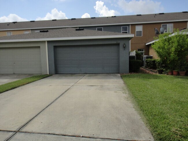 Building Photo - 3/2 with loft Windermere Town home in Summerport! 2 car garage! June 10, 2026!