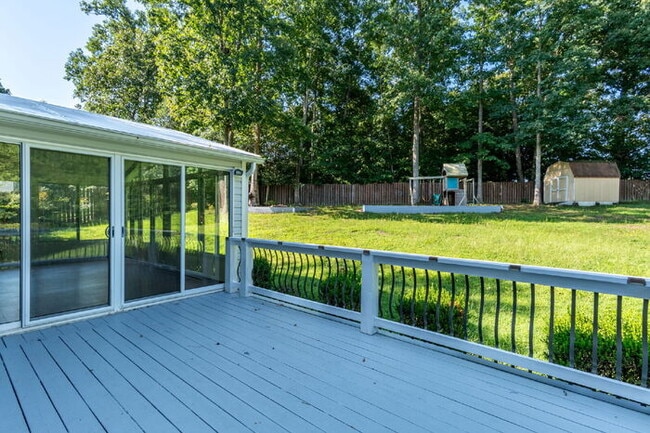 Building Photo - Beautiful 2-Story Home with Florida Room, ...