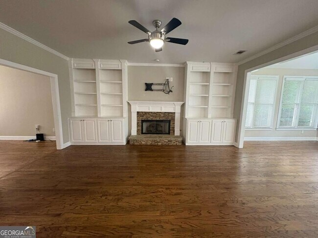 Building Photo - 1150 Lamont Cir