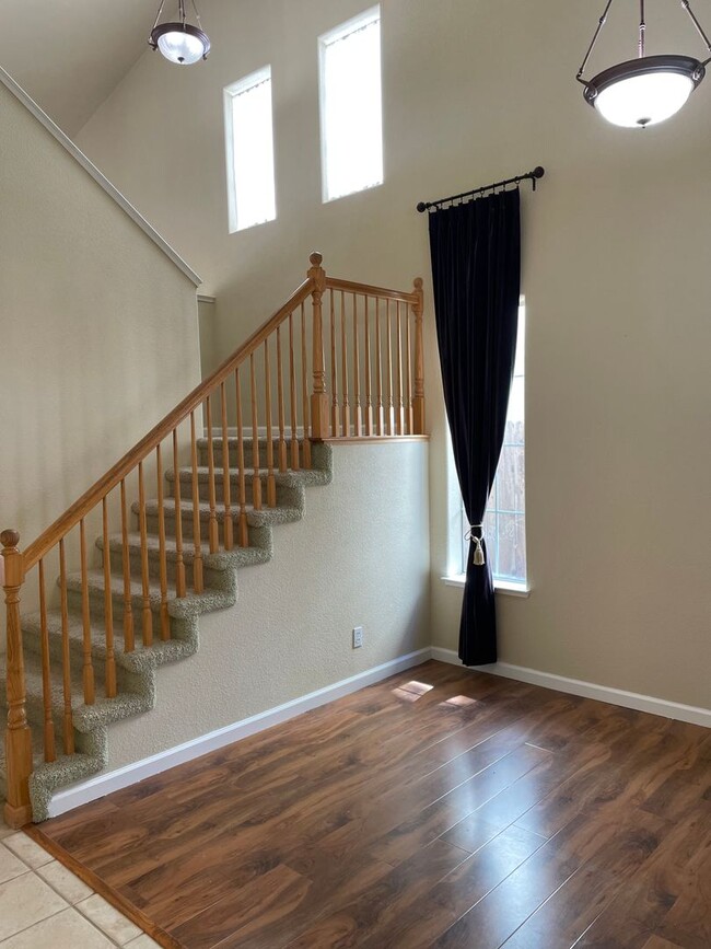 Building Photo - NICE TWO STORY IN WEST ROSEVILLE NEAR SCHO...