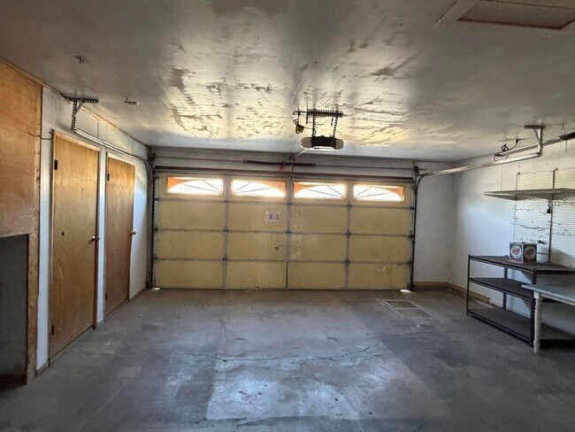 Building Photo - Wow Check out this 3 BD 2 BA SW Charmer near White Ln & Akers Road