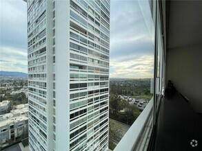 Building Photo - 2220 Ave of the Stars