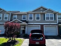 Building Photo - Fantastic Location, No Maintenence Condo