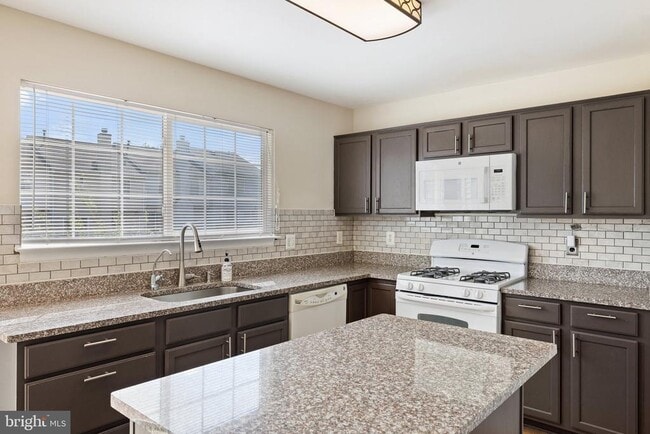 Building Photo - 8220 Ramseur Pl