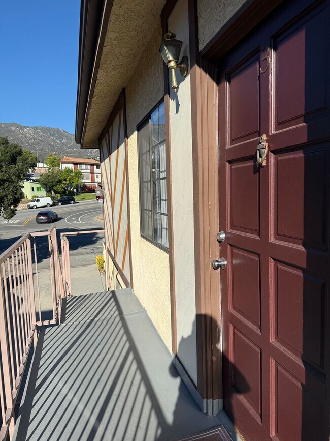 Building Photo - 3228 Honolulu Ave