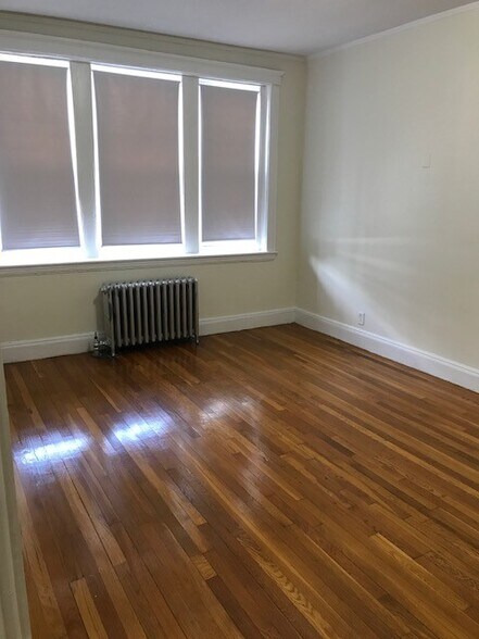 Building Photo - 2009 Commonwealth Ave