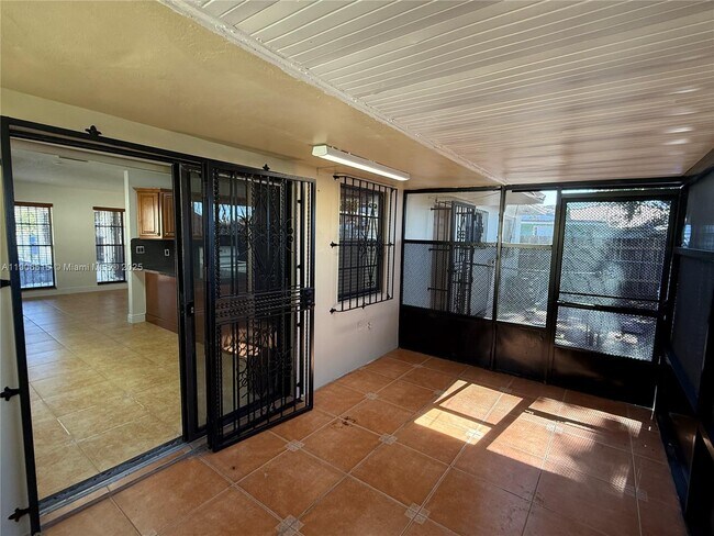 Building Photo - 1048 NW 32nd Pl