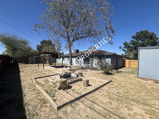 Building Photo - 5674 E Eastland St