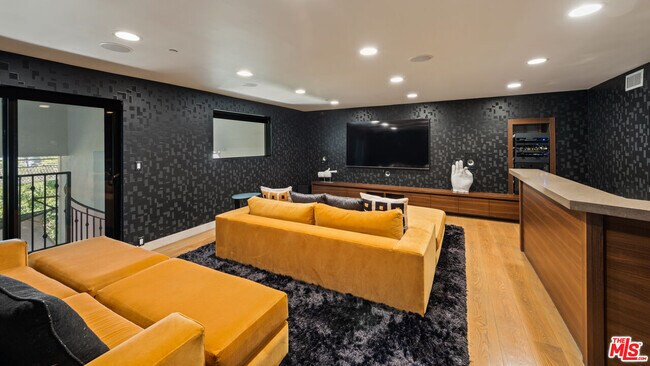 Building Photo - 2826 Las Alturas St