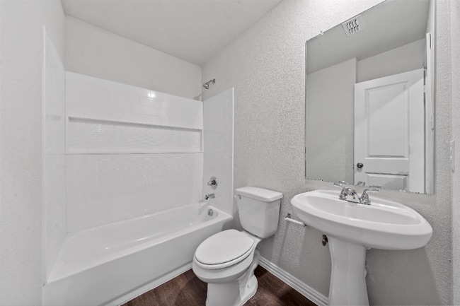 Building Photo - 2408 McKenzie Ave