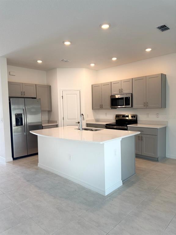 Building Photo - 2533 Penguin Blvd