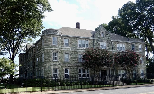 Building Photo - 1118 Poplar Ave