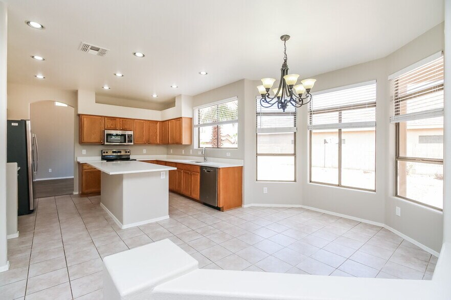 Building Photo - 1356 E Black Diamond Dr