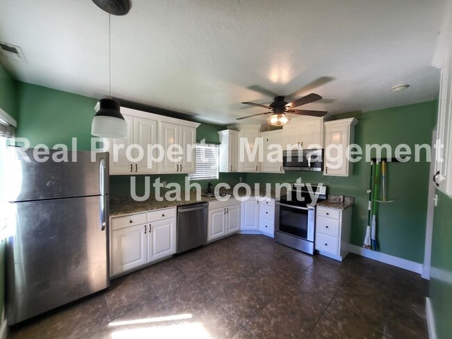 Building Photo - Pet Friendly Home in Provo