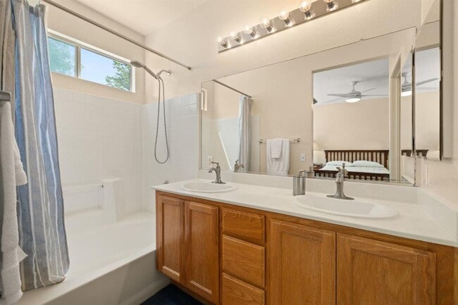 Building Photo - Adorable 3 bedroom 2 bath home