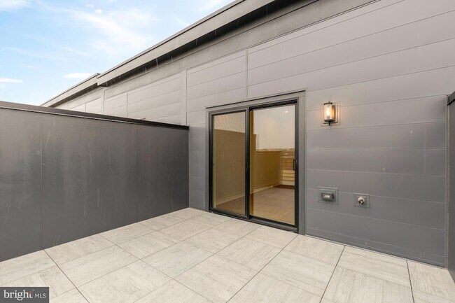 Building Photo - 2607 1st St NW