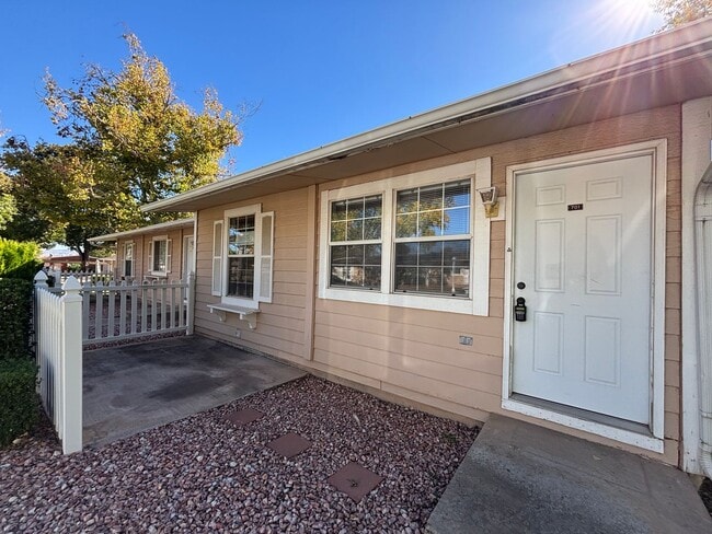 Building Photo - DARLING ONE BEDROOM FOR RENT!