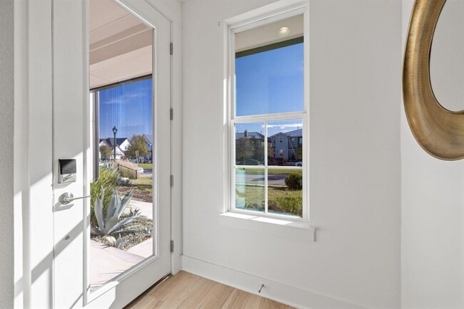 Building Photo - 2508 Simond Ave