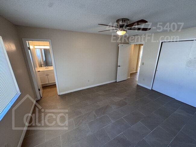 Building Photo - Move In Special  - 3/2/2 in a Great Commun...