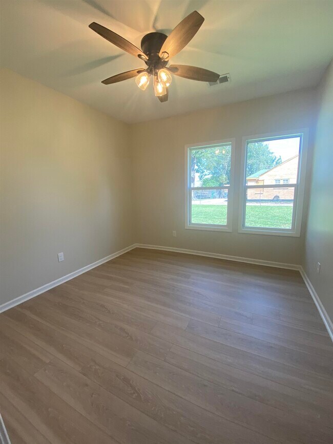 Building Photo - 797 N Merton St