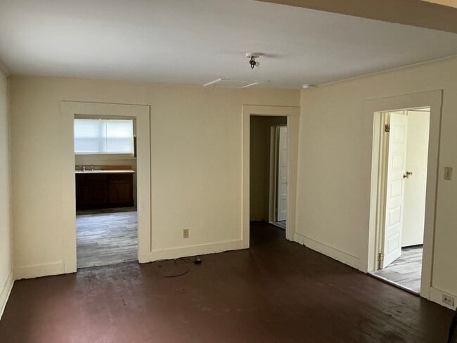 Building Photo - 821 Pearlie Bowden Dr