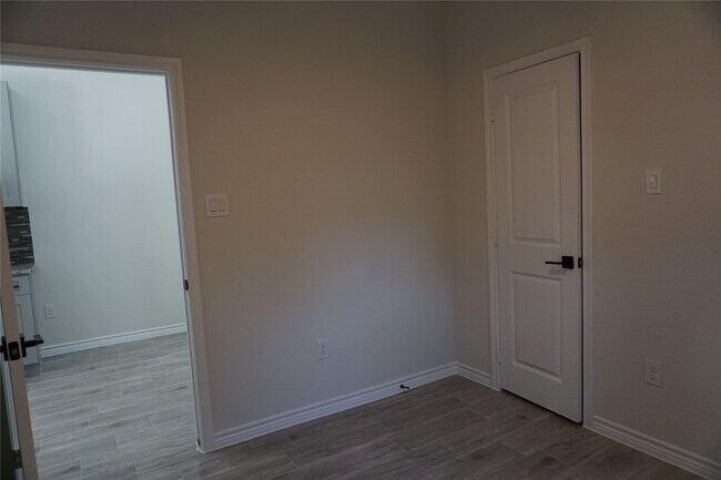 Building Photo - 9864 Arbor Oak