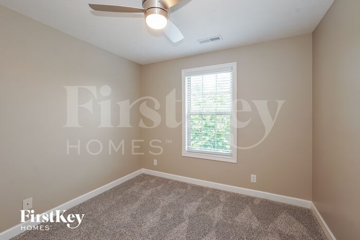 Building Photo - 3651 Fox Tail Dr