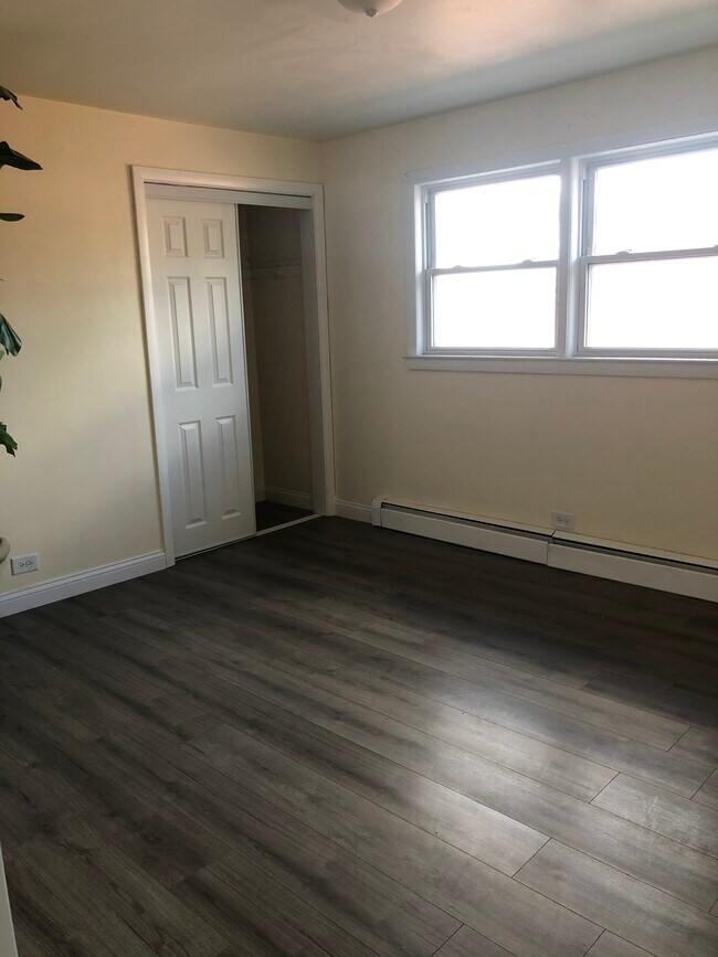 Building Photo - 3520 W 59th St