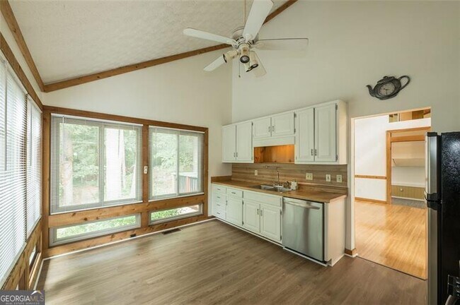 Building Photo - 4535 Kings Crossing Dr NE