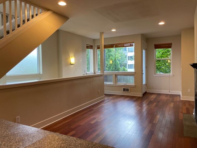 Building Photo - Light and Bright Greenwood Townhouse