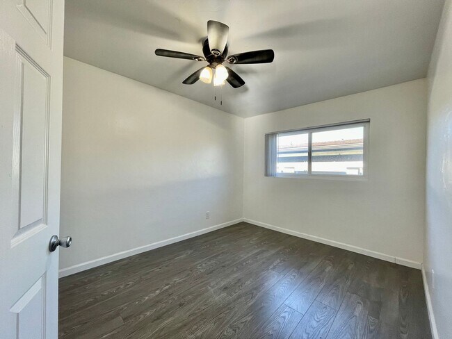 Building Photo - Bright 2 bed 1 bath in Pacific Beach