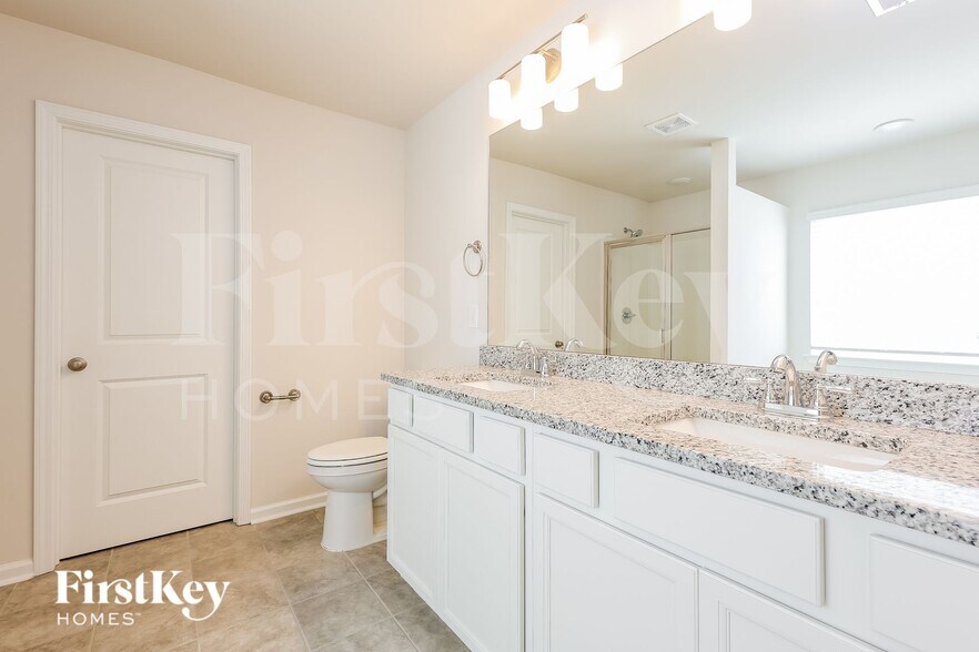 Building Photo - 302 Stonefence Dr