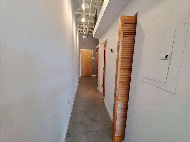 Building Photo - 5200 Peachtree Rd NE