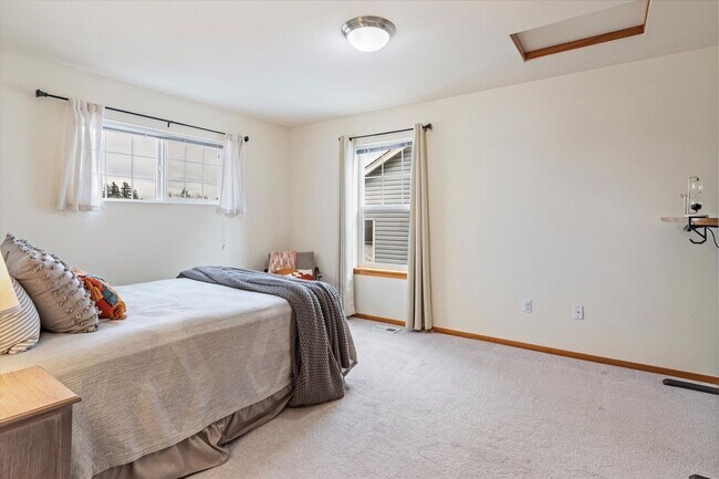 Building Photo - Beautiful 3 bedroom 2.5 bathroom Lake Stevens home!