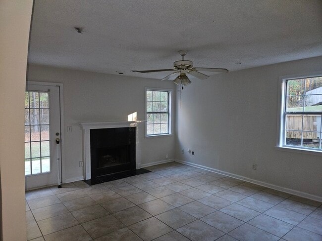 Building Photo - Town Home For Rent