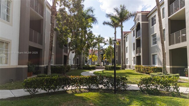 Building Photo - 6821 SW 44th St