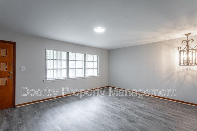 Building Photo - 186 Greens Lake Cir