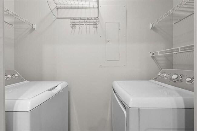 Building Photo - 250 Pharr Rd NE